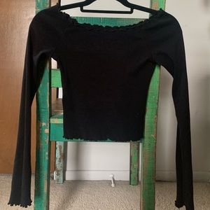 black long sleeve crop top